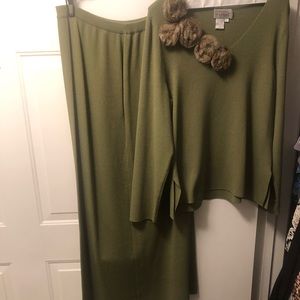 Beautiful vintage skirt and top with fur